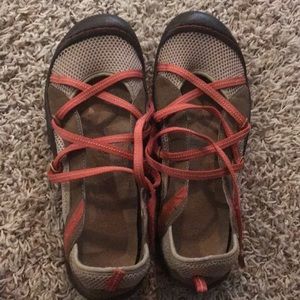 J-41 Jeep women’s tan and coral shoe